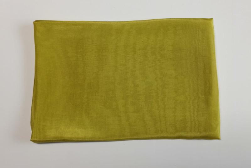 691 Seidentuch pflanzengefärbt, 90 x 90 cm